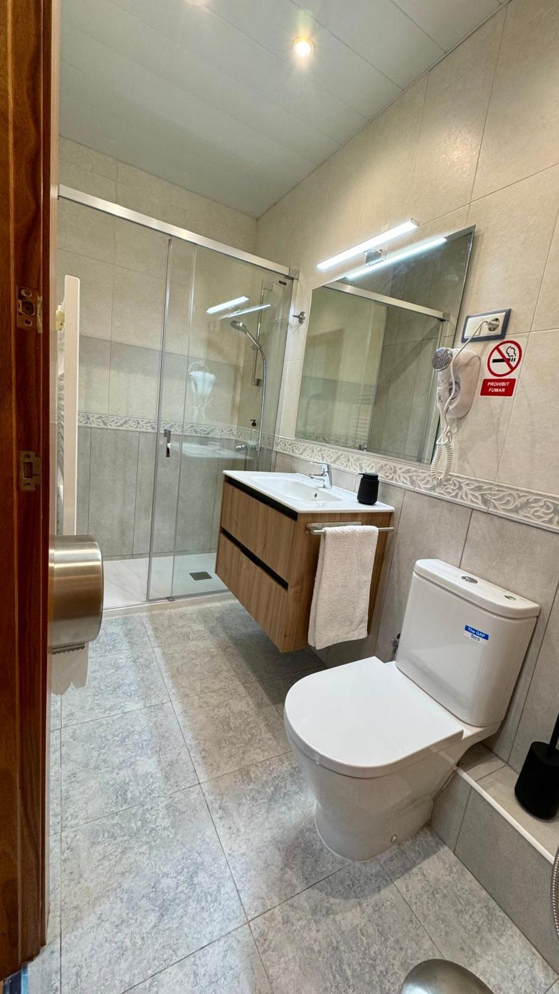 Hostal Madrazo Barcelona Bagian luar foto