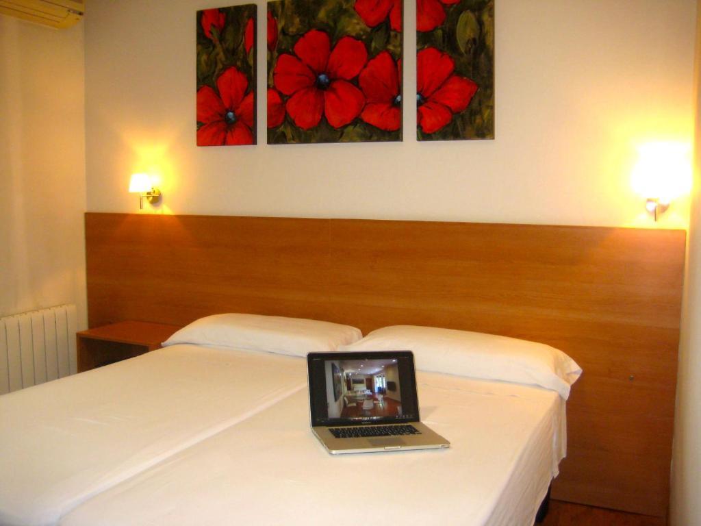 Hostal Madrazo Barcelona Bagian luar foto